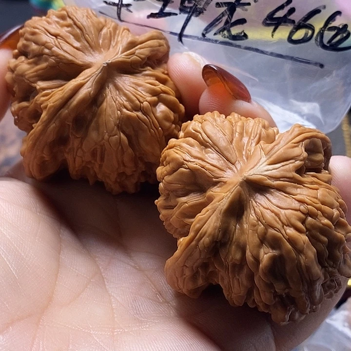 文玩核桃吊坠华坤龙