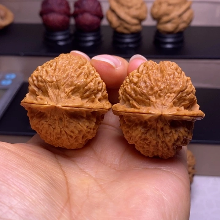 文玩核桃把件绣花鞋32