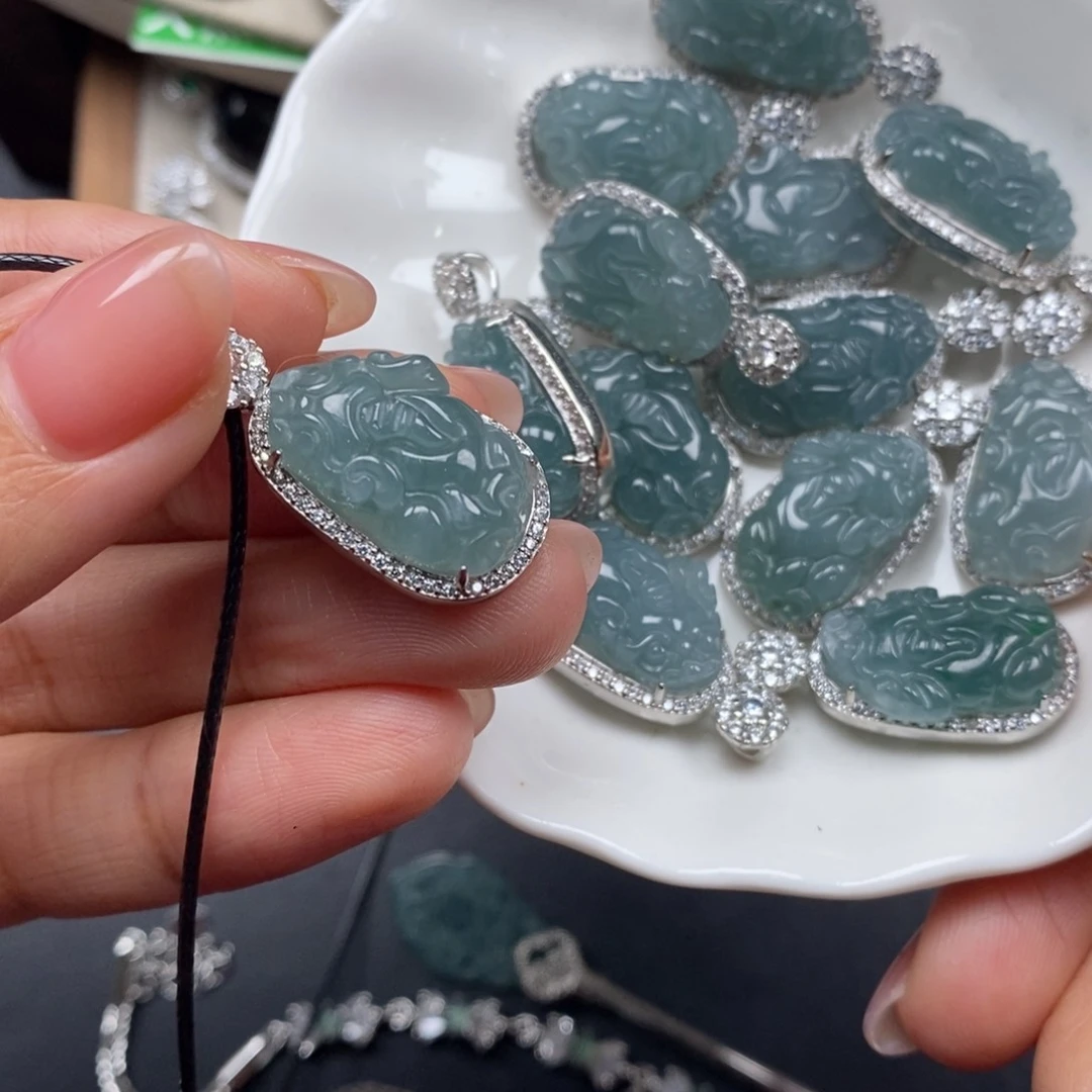 翡翠颈饰未镶嵌翡翠