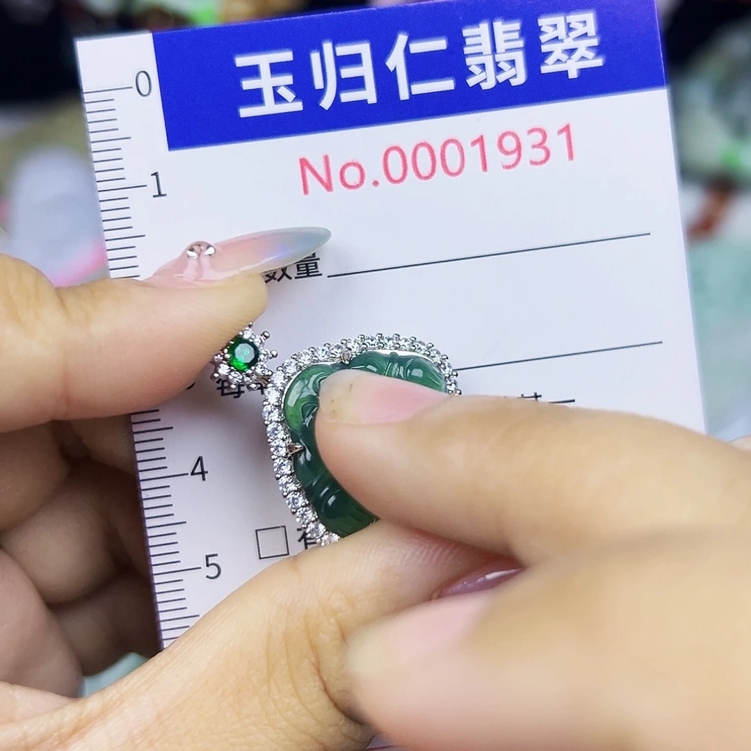 翡翠未镶嵌颈饰11