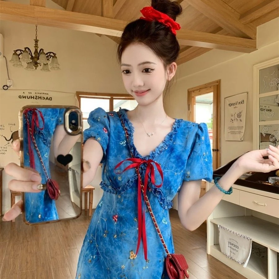 设计感剌绣印花V领俏皮泡泡袖碎花夏季修身长款连衣裙蓝色裙子