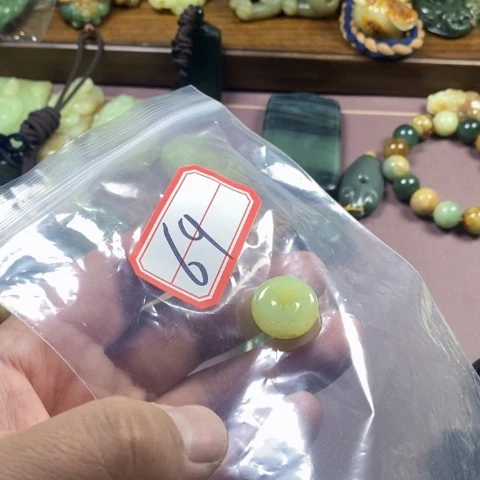 颈饰未镶嵌和田玉（糖玉）