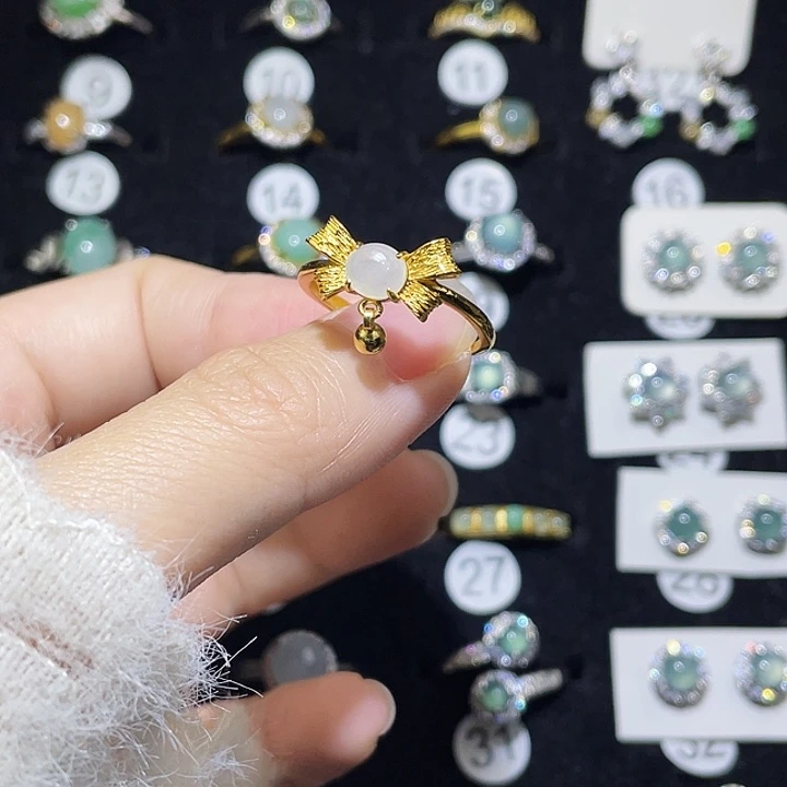 翡翠未镶嵌戒指戒指