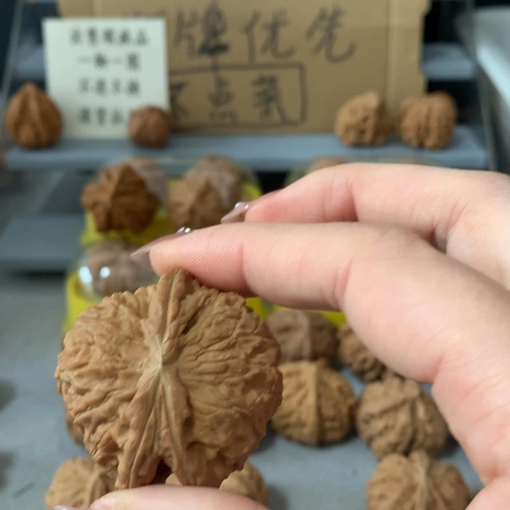 找***头文玩核桃吊坠异形单只，有瑕疵