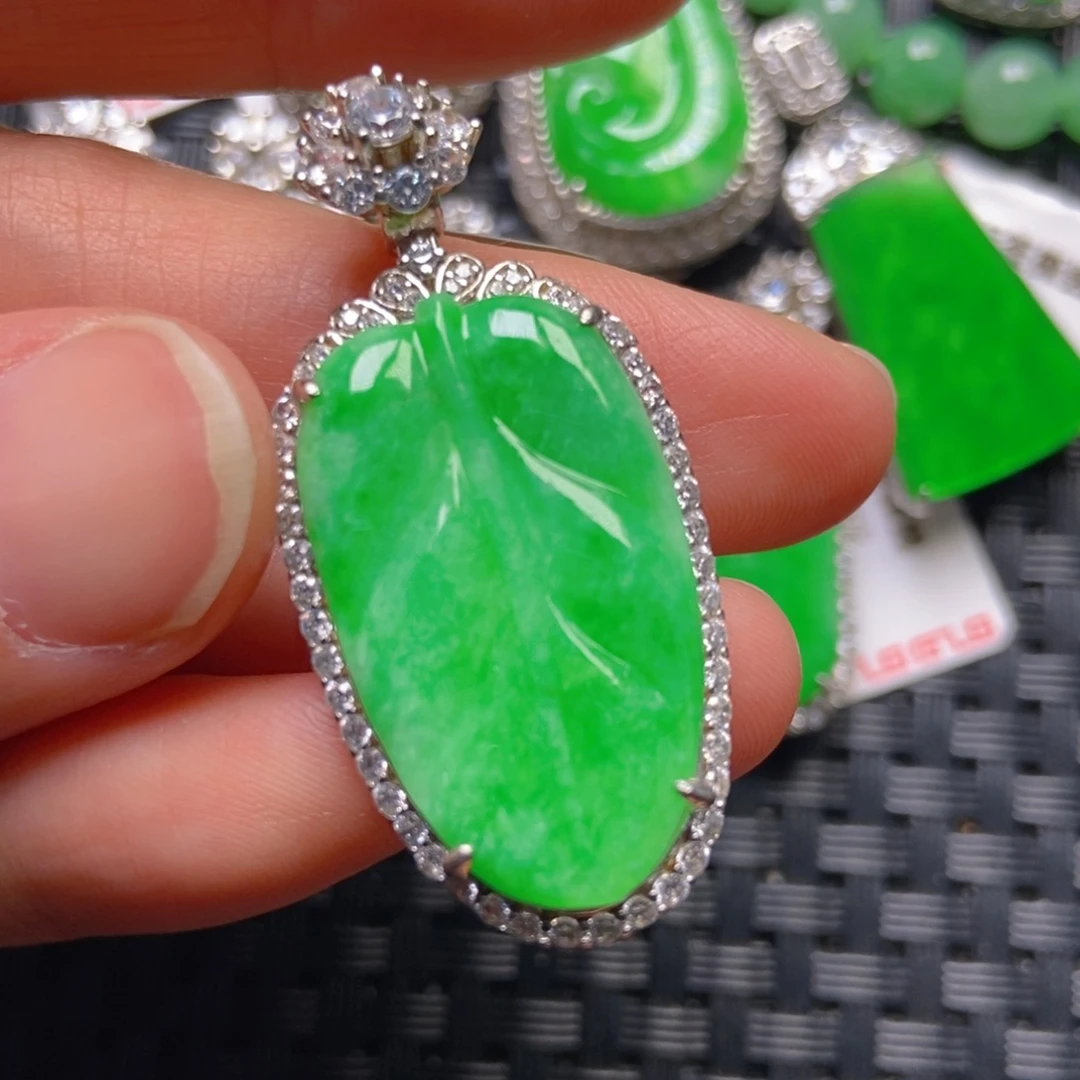 翡翠银S925镶嵌颈饰树叶吊坠