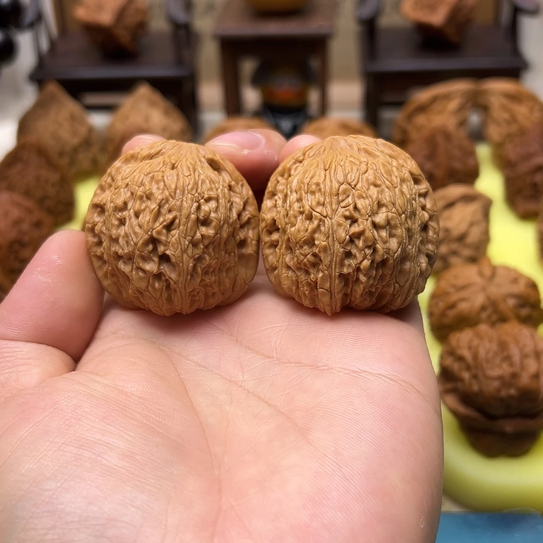 26号文玩核桃41.5尺绣球