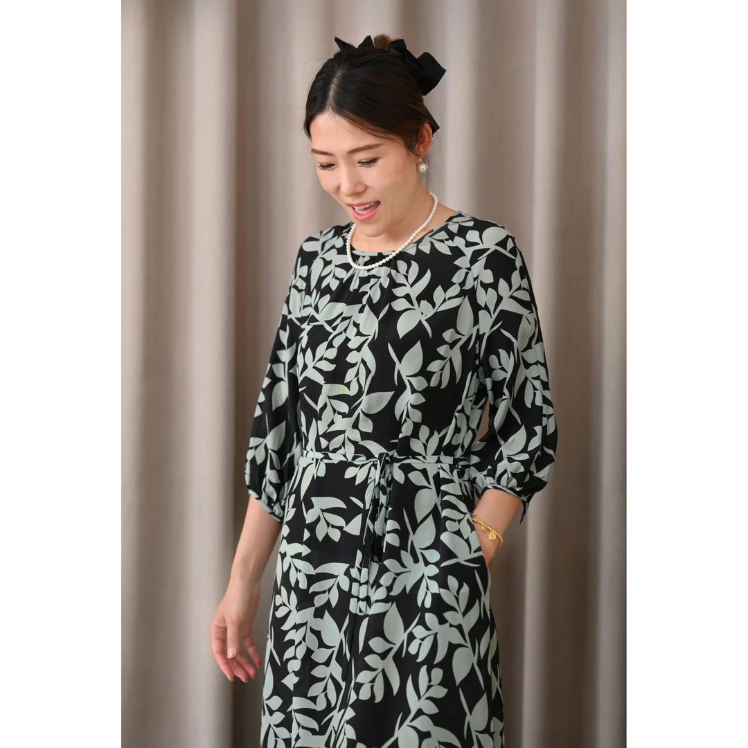 桑蚕丝印花黑底绿叶气质秋冬时尚连衣裙女装中长款秋季收腰