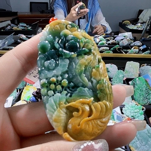 颈饰未镶嵌翡翠一个