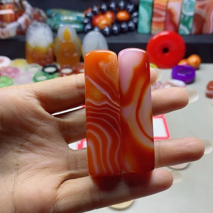 未镶嵌颈饰玛瑙/玉髓曼**华