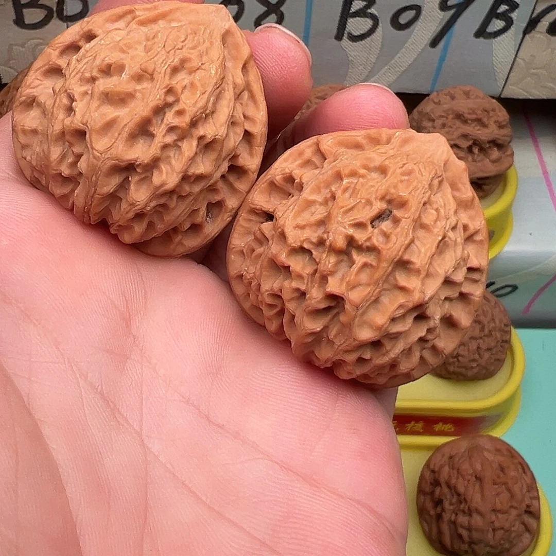 文玩核桃吊坠金牛40