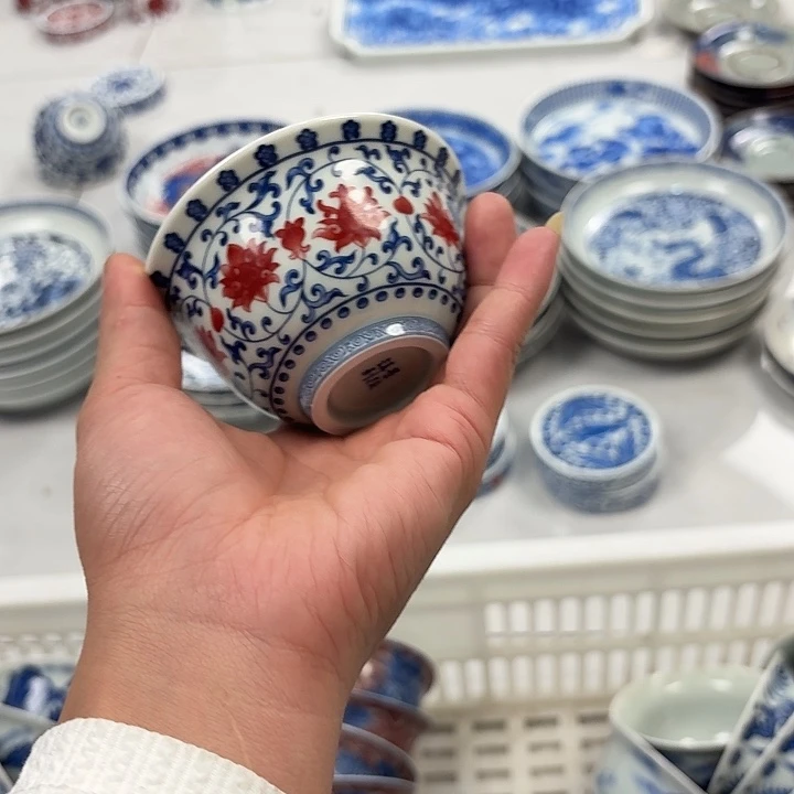 瓷片釉里红缠枝莲大压手杯景德镇
