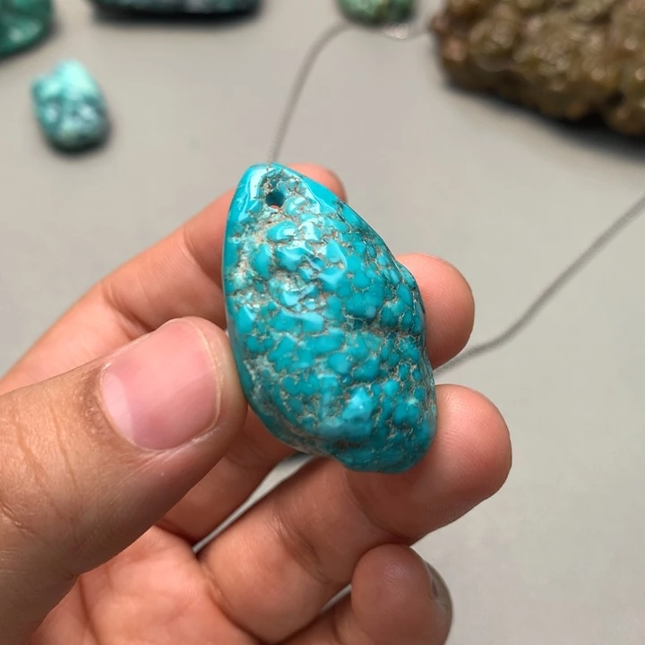 绿松石未镶嵌颈饰