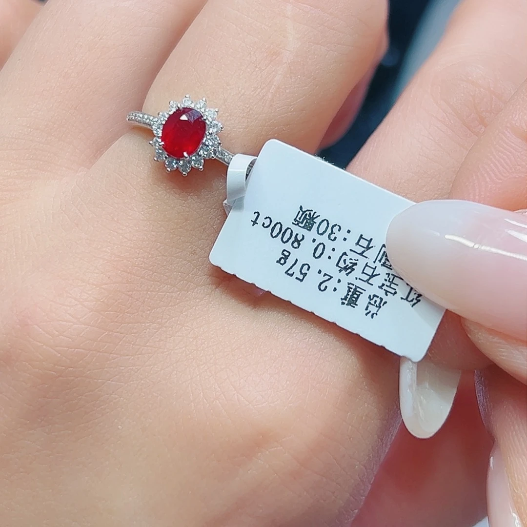 红宝石戒指18K金镶嵌