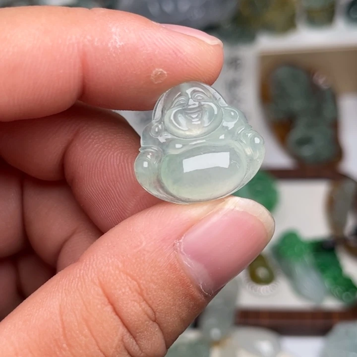 翡翠未镶嵌颈饰佛公