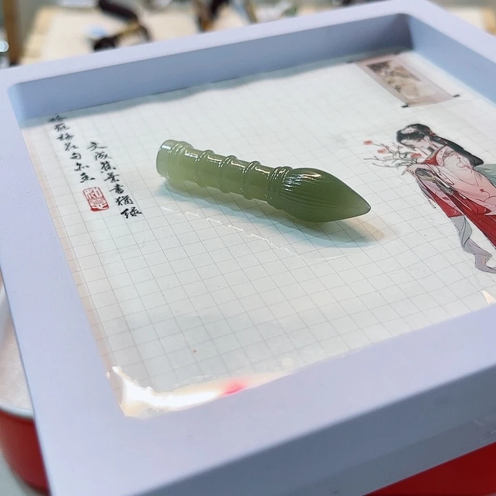 如***宝和田玉未镶嵌颈饰