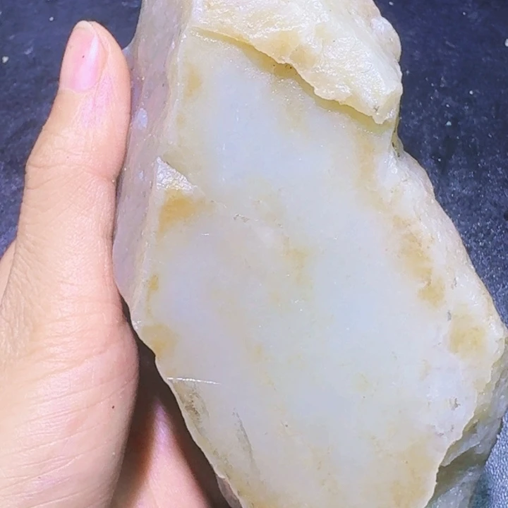 冷***阳未镶嵌和田玉（糖玉）珠宝半成品