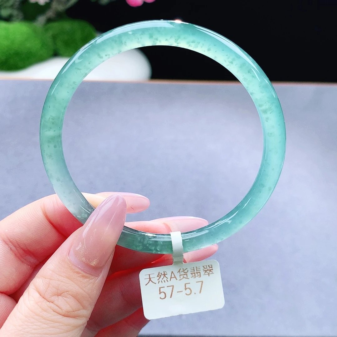 未镶嵌手镯（圆镯）翡翠