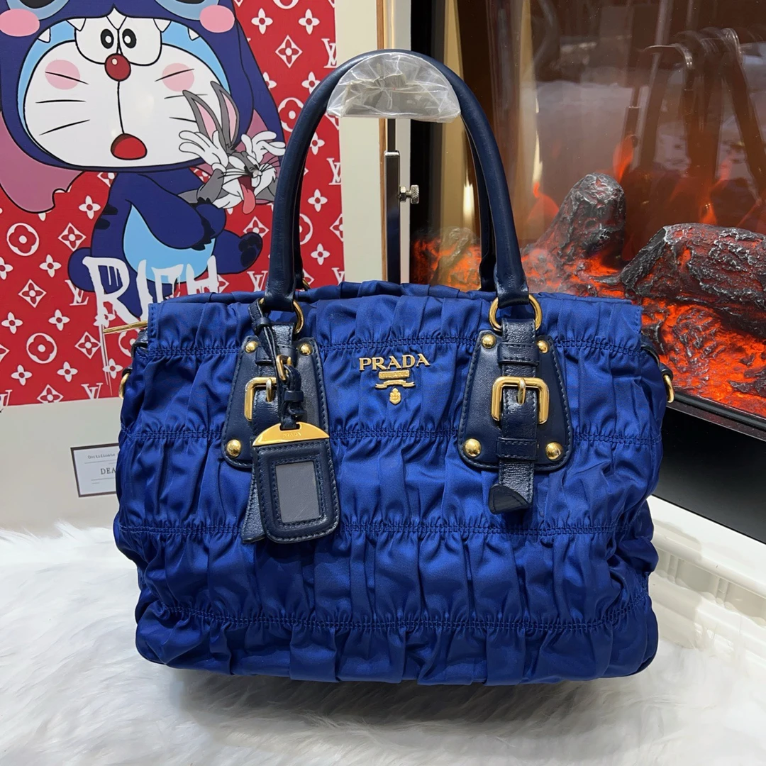 95新 Prada/普拉达 Prada普拉达尼龙布手提包a5983