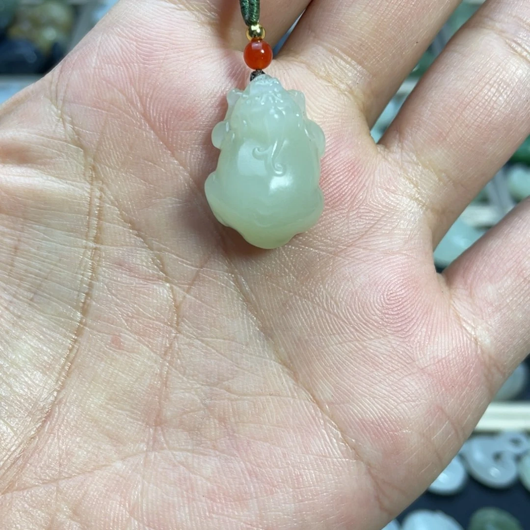 和田玉颈饰未镶嵌貔貅吊坠