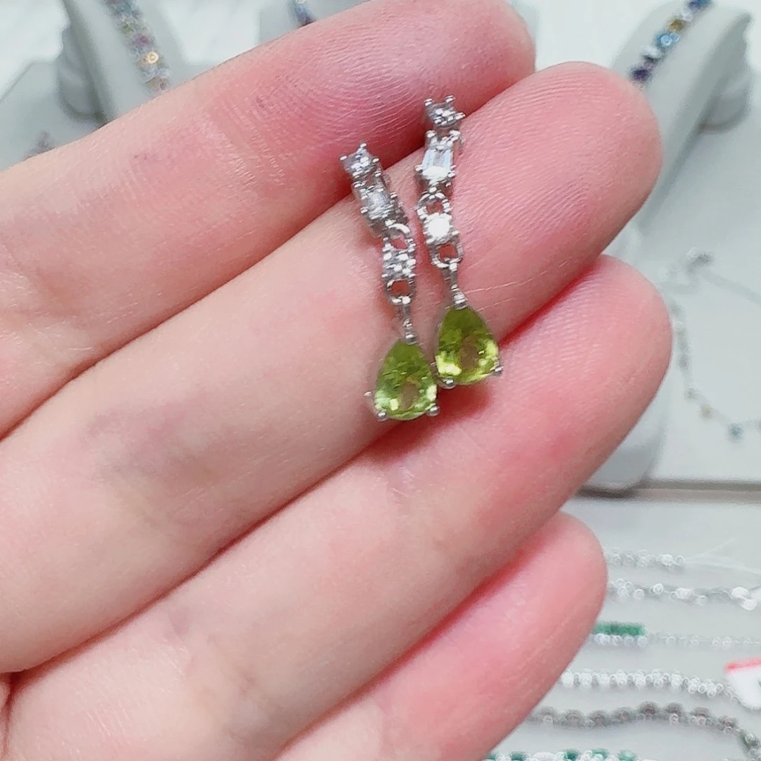 925银合成碳硅石耳钉