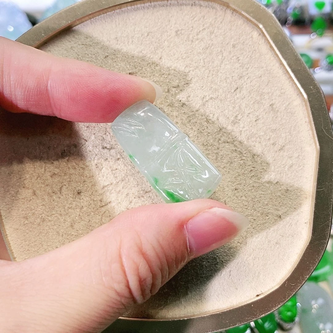 【闪购商品】翡翠未镶嵌颈饰裸石