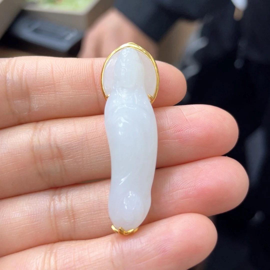 颈饰18K金镶嵌和田玉