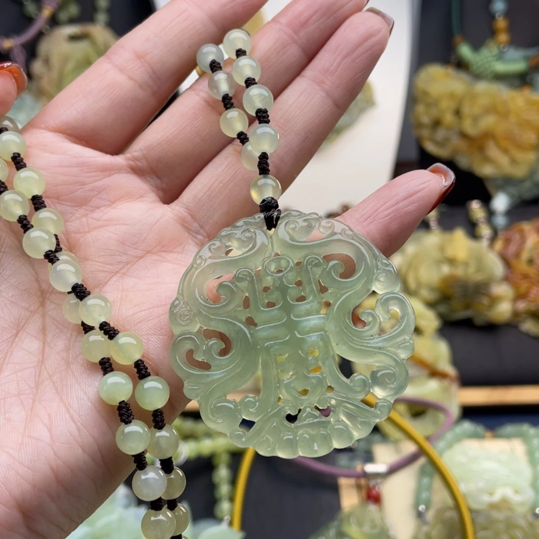 蛇纹石玉颈饰未镶嵌