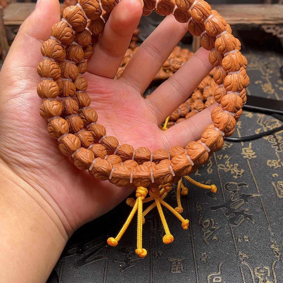 吊坠桃核玉龙手持