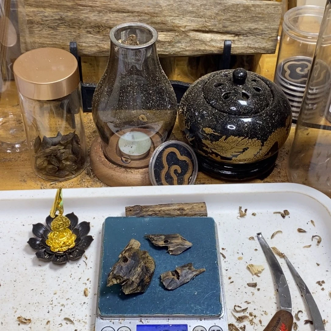 沉香高油香薰红骨凹身10克