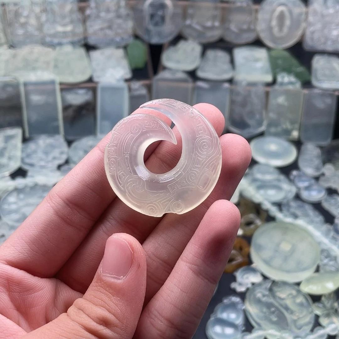 岫玉未镶嵌颈饰时来运转
