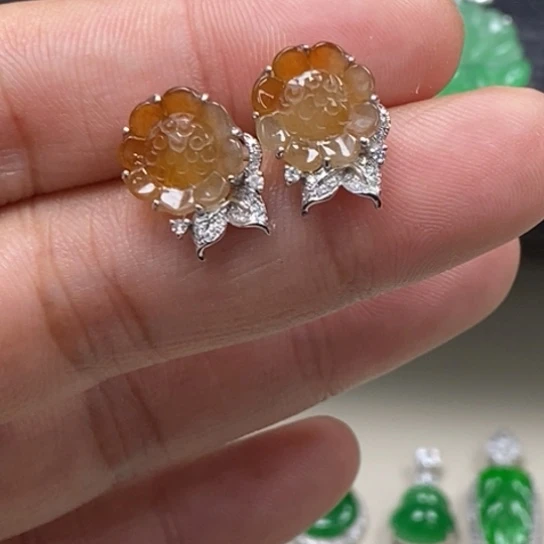 翡翠18K金镶嵌颈饰耳钉