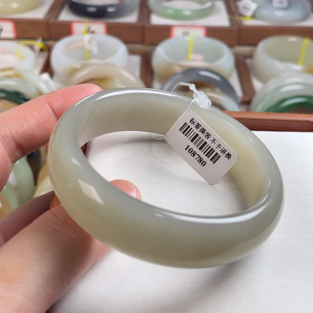 【闪购商品】和田玉手镯未镶嵌58.4.8