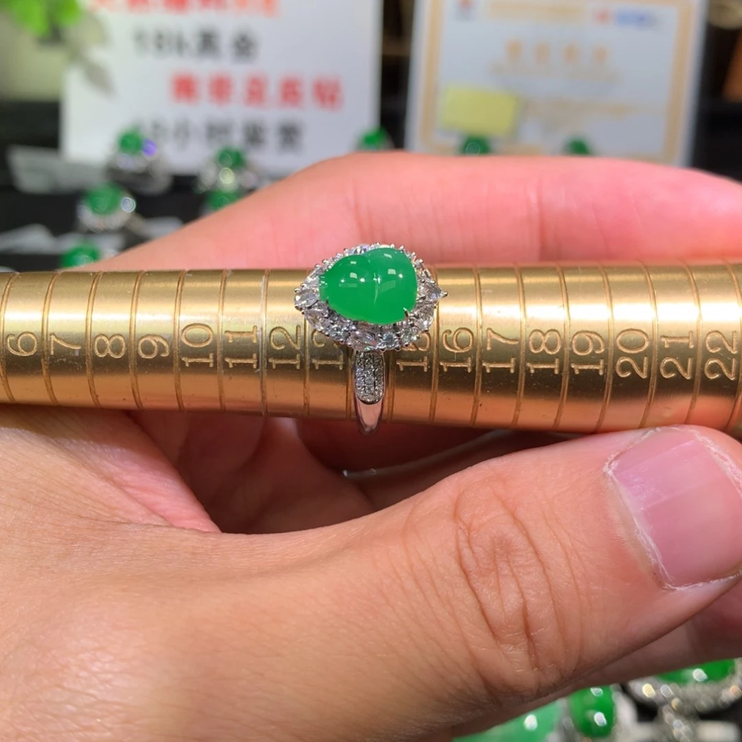 【闪购商品】翡翠戒指18K金镶嵌葫芦
