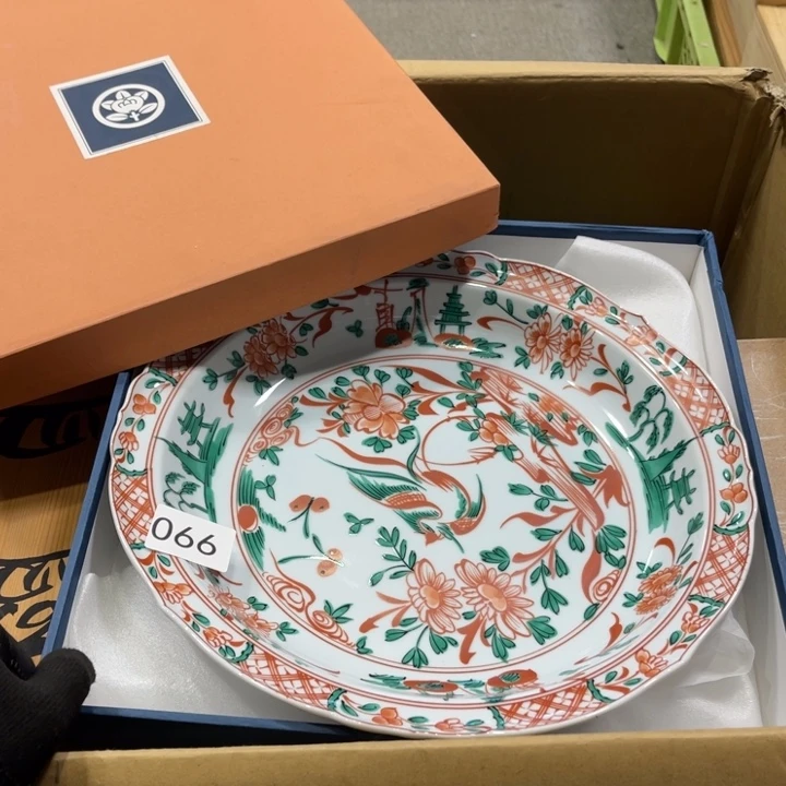 瓷片一个赤绘大盘子