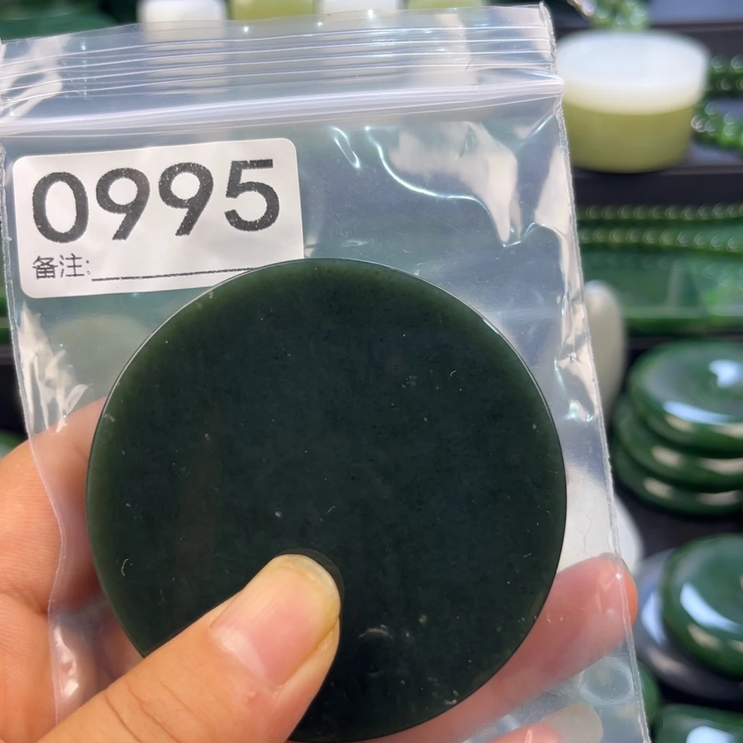 行***者未镶嵌和田玉珠宝半成品