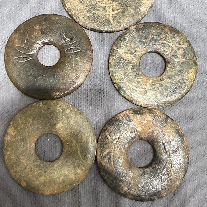 刷***人岫岩河磨玉（透闪石质玉）未镶嵌挂件