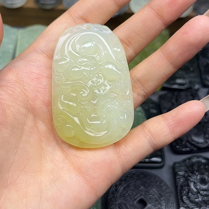 蛇纹石玉未镶嵌颈饰原*神