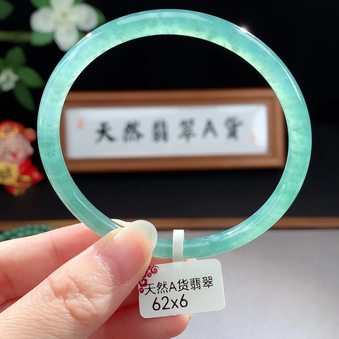 未镶嵌手镯（圆镯）翡翠