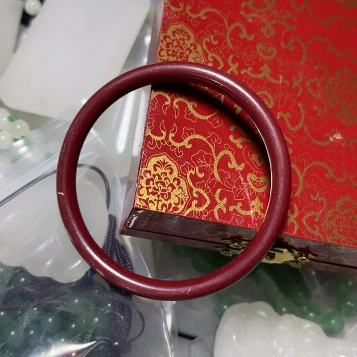 爱***人颈饰未镶嵌石英质玉