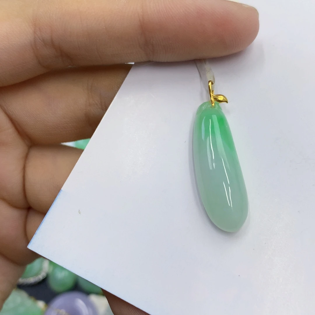 翡翠18K金镶嵌颈饰翡翠