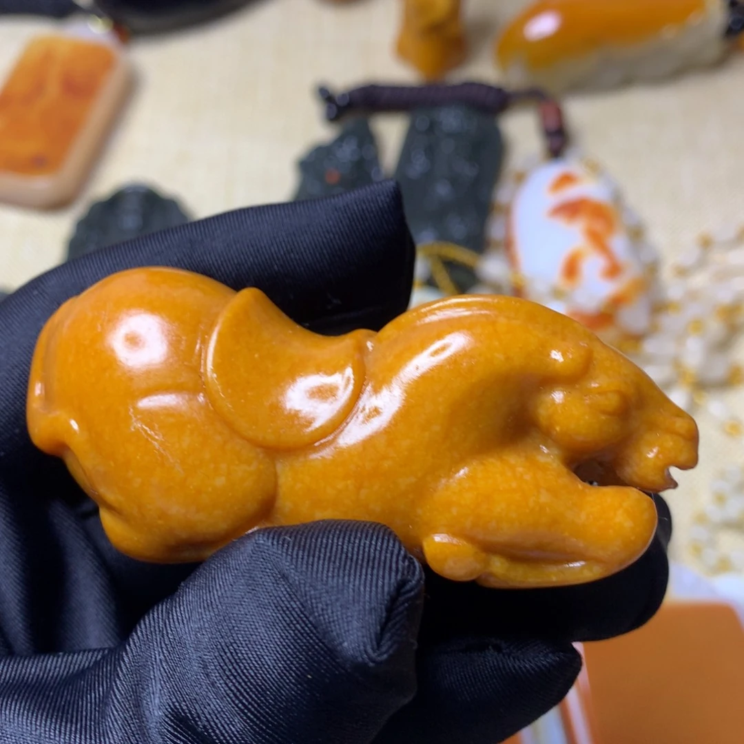 日***子和田玉未镶嵌颈饰