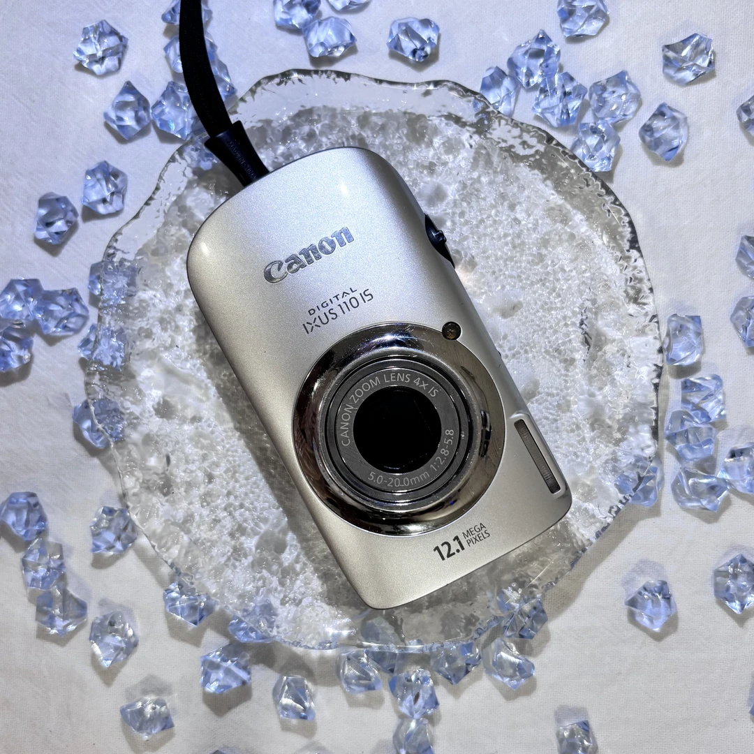 95新 Canon/佳能 ixus110 银色 1210w像素 4倍变焦 屏幕贴膜