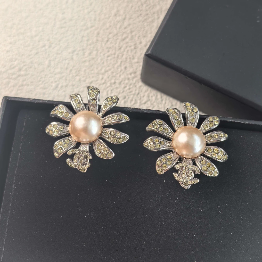 95新 Chanel/香奈儿 泡泡中古Chanel银色水钻花花珍珠耳夹