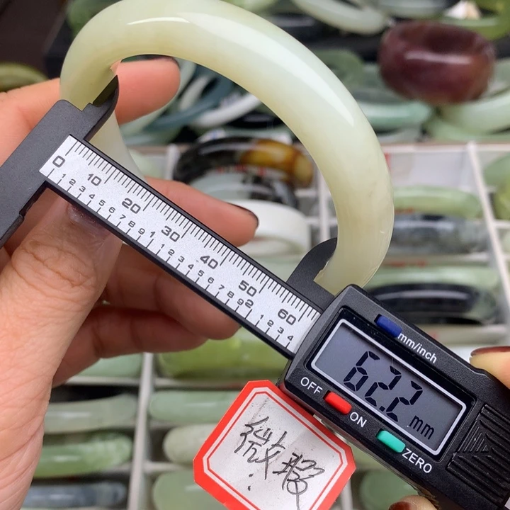 蛇纹石玉未镶嵌手镯510