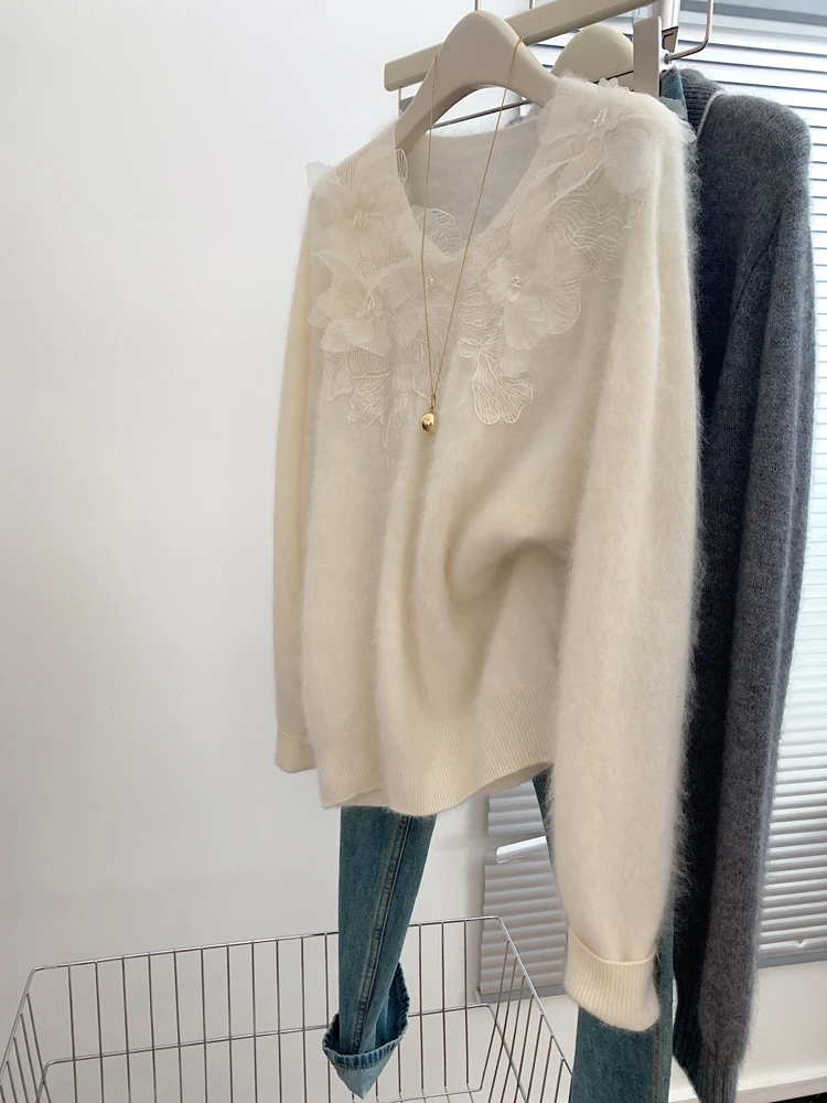 重工立体花朵小清新高级感秋季休闲今年流行针织衫v领慵懒风显瘦