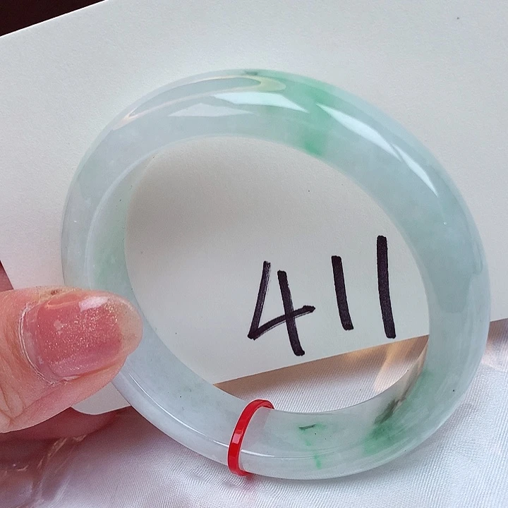 翡翠手镯未镶嵌翡翠