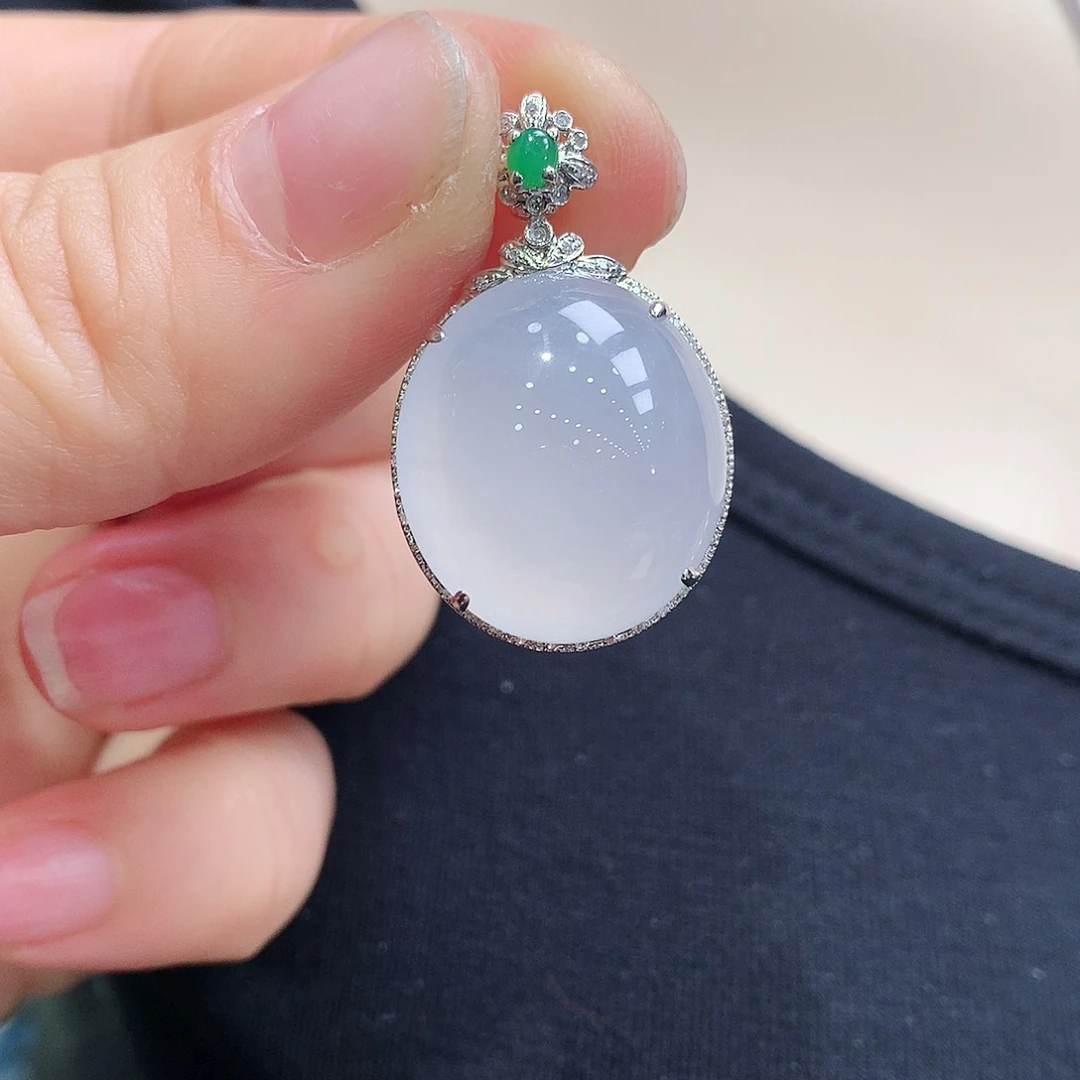 翡翠颈饰18K金镶嵌蛋面