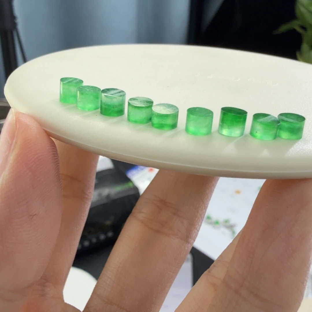 翡翠未镶嵌颈饰一套高冰阳绿桶珠