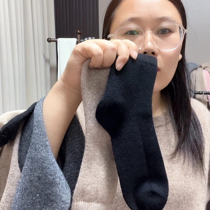 山羊绒一个黑色2个驼色