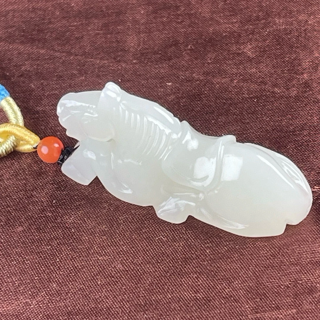 天然和田玉羊脂玉生肖马吊坠